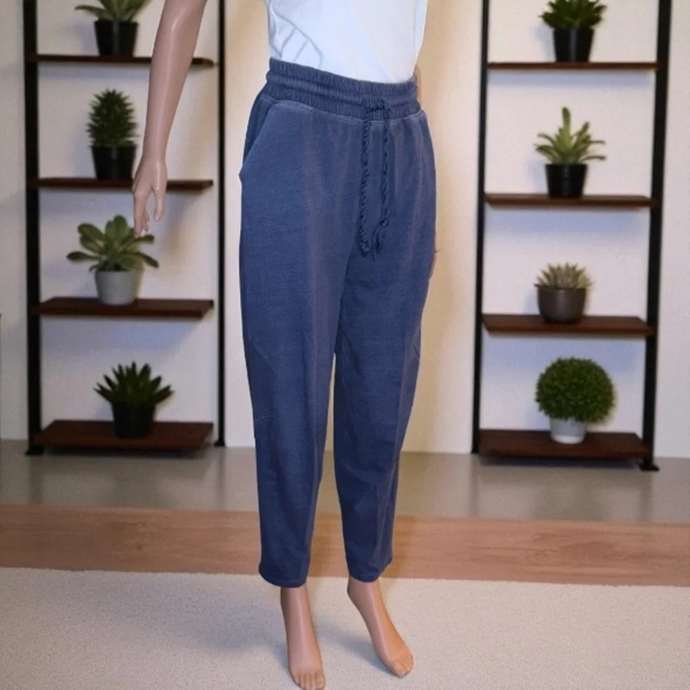 Universal Threads Women's Tapered Ankle Pull-On Joggers - Picture 14 of 16